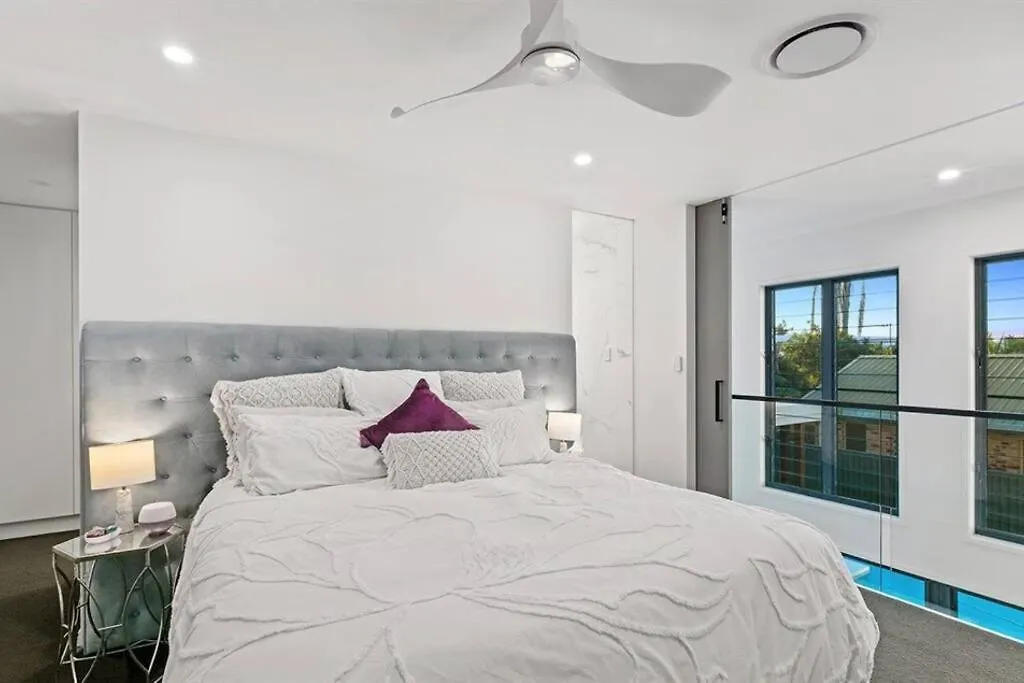 Beachside Buddina Luxury Family House 5 Bedrooms Avustralya
