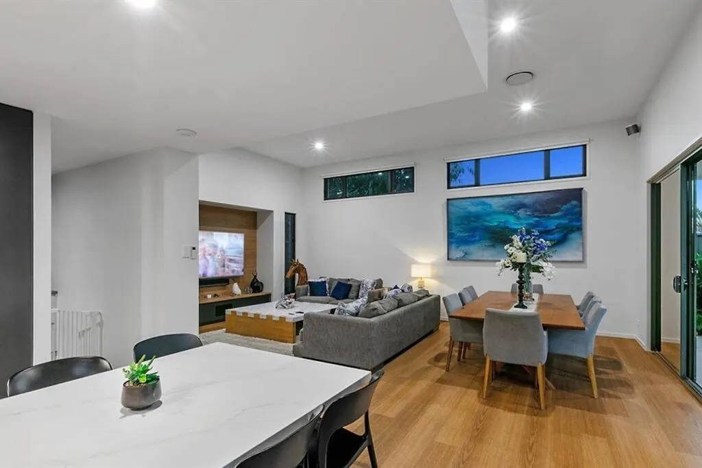 Beachside Buddina Luxury Family House 5 Bedrooms 0*,