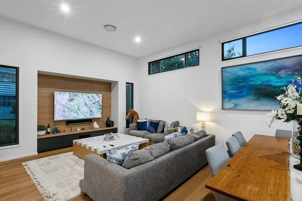 Beachside Buddina Luxury Family House 5 Bedrooms