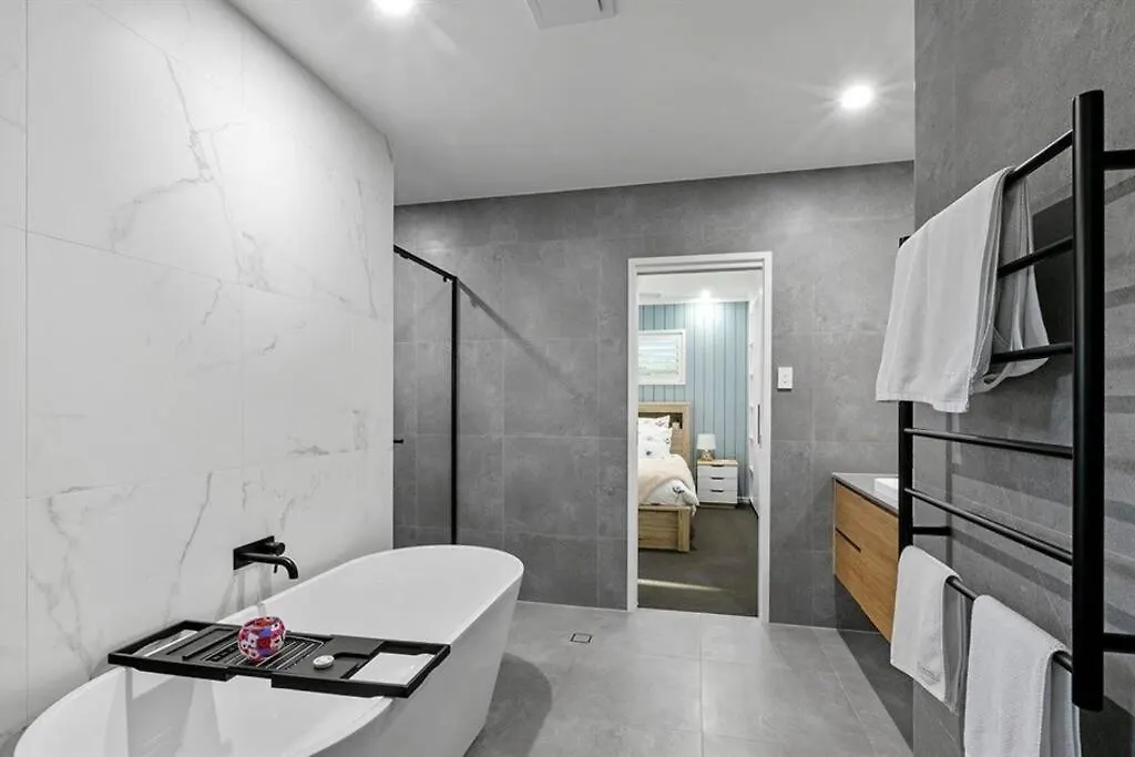 Beachside Buddina Luxury Family House 5 Bedrooms Avustralya